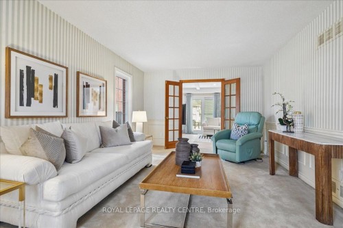 3459 Pitch Pine Crescent, Mississauga, ON - Indoor Photo Showing Living Room
