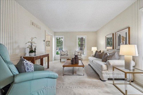 3459 Pitch Pine Crescent, Mississauga, ON - Indoor Photo Showing Living Room
