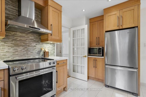3459 Pitch Pine Crescent, Mississauga, ON - Indoor Photo Showing Kitchen With Stainless Steel Kitchen