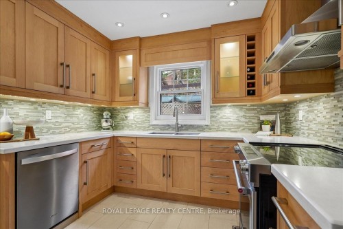 3459 Pitch Pine Crescent, Mississauga, ON - Indoor Photo Showing Kitchen With Upgraded Kitchen