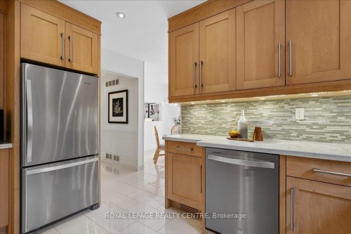 3459 Pitch Pine Crescent, Mississauga, ON - Indoor Photo Showing Kitchen