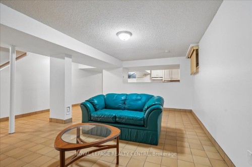 3459 Pitch Pine Crescent, Mississauga, ON - Indoor Photo Showing Living Room