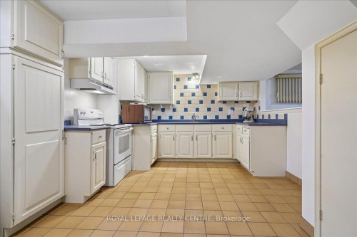 3459 Pitch Pine Crescent, Mississauga, ON - Indoor Photo Showing Kitchen