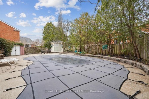 3459 Pitch Pine Crescent, Mississauga, ON - Outdoor With In Ground Pool