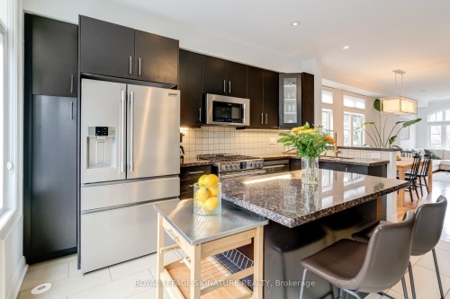 55 Ruby Lang Lane, Toronto, ON - Indoor Photo Showing Kitchen With Upgraded Kitchen