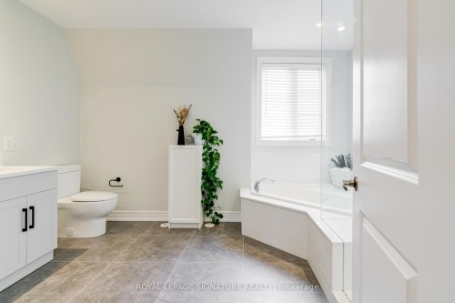 55 Ruby Lang Lane, Toronto, ON - Indoor Photo Showing Bathroom