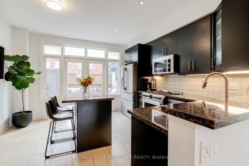 55 Ruby Lang Lane, Toronto, ON - Indoor Photo Showing Kitchen With Upgraded Kitchen