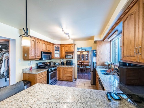 16 Alderwood Crescent, Cambridge, ON - Indoor Photo Showing Kitchen
