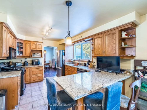 16 Alderwood Crescent, Cambridge, ON - Indoor Photo Showing Kitchen With Double Sink