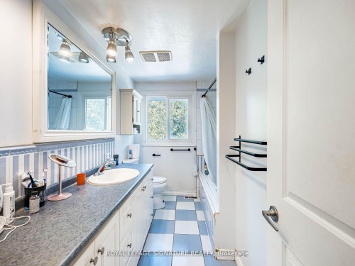 16 Alderwood Crescent, Cambridge, ON - Indoor Photo Showing Bathroom