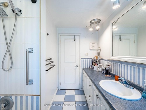 16 Alderwood Crescent, Cambridge, ON - Indoor Photo Showing Bathroom