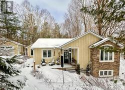 11 BEECHWOOD ROAD Oro-Medonte, ON L4M 4Y8