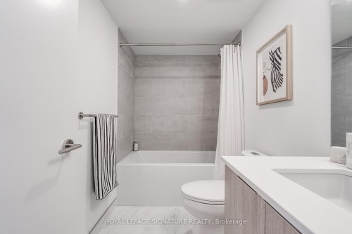 605-47 Mutual Street, Toronto, ON - Indoor Photo Showing Bathroom