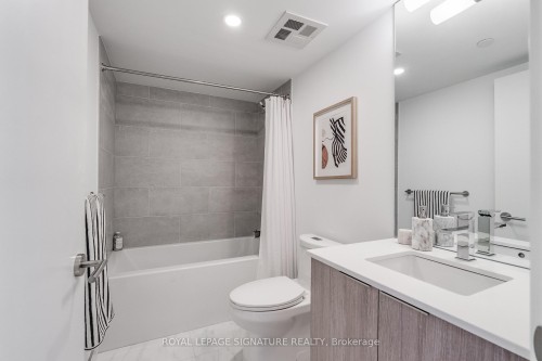 605-47 Mutual Street, Toronto, ON - Indoor Photo Showing Bathroom