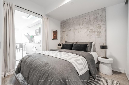 605-47 Mutual Street, Toronto, ON - Indoor Photo Showing Bedroom