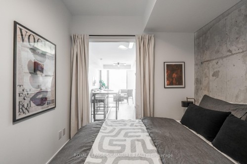 605-47 Mutual Street, Toronto, ON - Indoor Photo Showing Bedroom