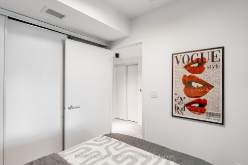 605-47 Mutual Street, Toronto, ON - Indoor Photo Showing Bedroom