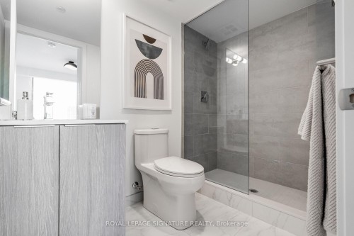 605-47 Mutual Street, Toronto, ON - Indoor Photo Showing Bathroom