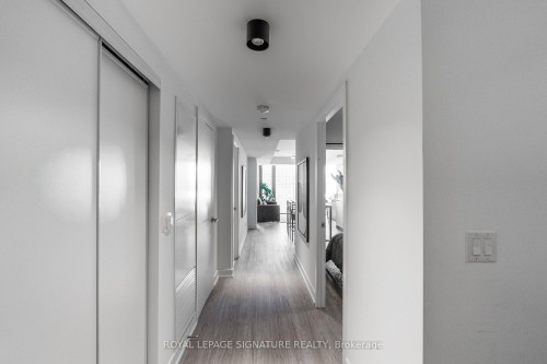 605-47 Mutual Street, Toronto, ON - Indoor Photo Showing Other Room