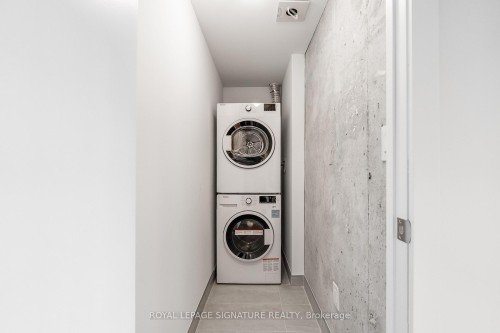 605-47 Mutual Street, Toronto, ON - Indoor Photo Showing Laundry Room