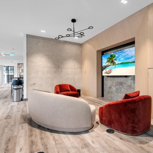 605-47 Mutual Street, Toronto, ON - Indoor Photo Showing Other Room