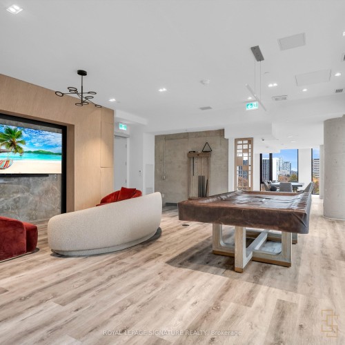 605-47 Mutual Street, Toronto, ON - Indoor Photo Showing Other Room