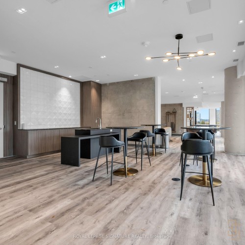 605-47 Mutual Street, Toronto, ON - Indoor Photo Showing Other Room
