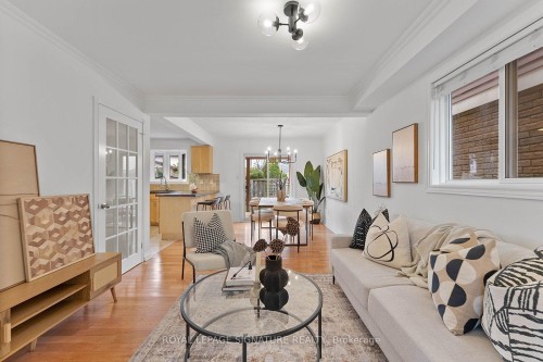 4046 Tea Garden Circle, Mississauga, ON - Indoor Photo Showing Living Room