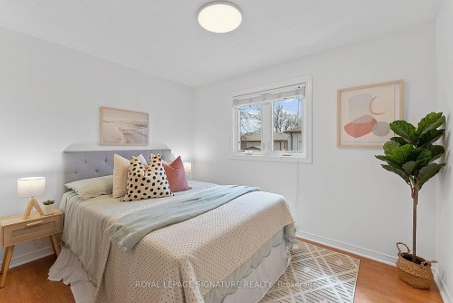 4046 Tea Garden Circle, Mississauga, ON - Indoor Photo Showing Bedroom