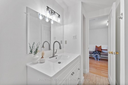 4046 Tea Garden Circle, Mississauga, ON - Indoor Photo Showing Bathroom