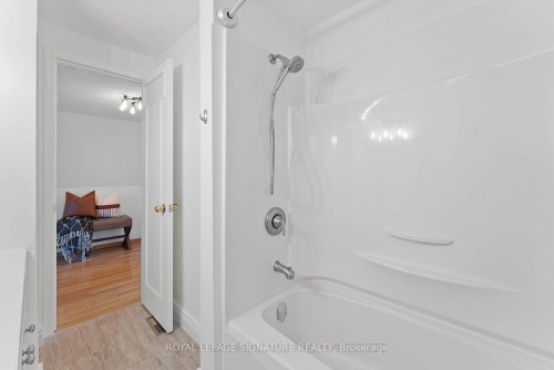 4046 Tea Garden Circle, Mississauga, ON - Indoor Photo Showing Bathroom