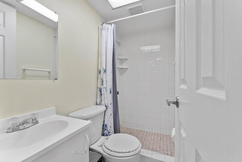 4046 Tea Garden Circle, Mississauga, ON - Indoor Photo Showing Bathroom