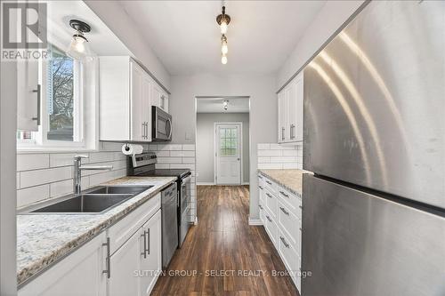 461 Cleveland Avenue, London South (South J), ON - Indoor Photo Showing Kitchen With Double Sink With Upgraded Kitchen
