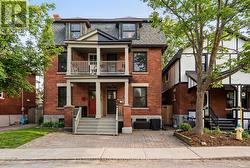 68 BRIGHTON AVENUE Ottawa, ON K1S 0T2