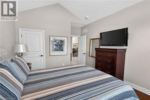 1 Cedar Drive, St. Davids, ON - Indoor Photo Showing Bedroom