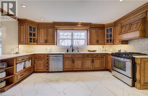 27 Lowrey Avenue S, Cambridge, ON - Indoor Photo Showing Kitchen