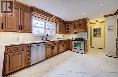 27 Lowrey Avenue S, Cambridge, ON - Indoor Photo Showing Kitchen
