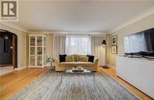 27 Lowrey Avenue S, Cambridge, ON - Indoor Photo Showing Living Room