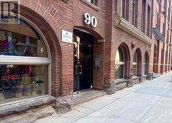 100 - 90 RICHMOND STREET E  Toronto, ON M5C 1P1