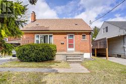 16 AYRE POINT ROAD  Toronto, ON M1M 1G5