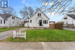 6 CEDARDALE AVENUE St. Catharines (Secord Woods), ON L2P 1A9