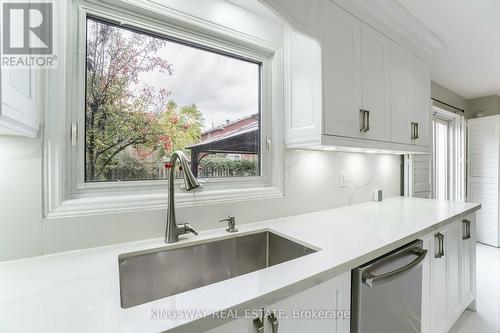 1136 Springwater Crescent, Mississauga, ON - Indoor Photo Showing Kitchen