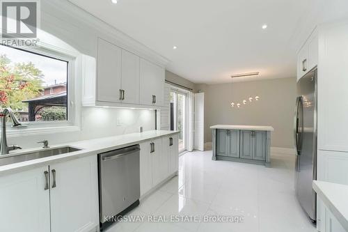 1136 Springwater Crescent, Mississauga, ON - Indoor Photo Showing Kitchen