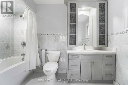 1136 Springwater Crescent, Mississauga, ON - Indoor Photo Showing Bathroom