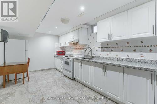 1136 Springwater Crescent, Mississauga, ON - Indoor Photo Showing Kitchen