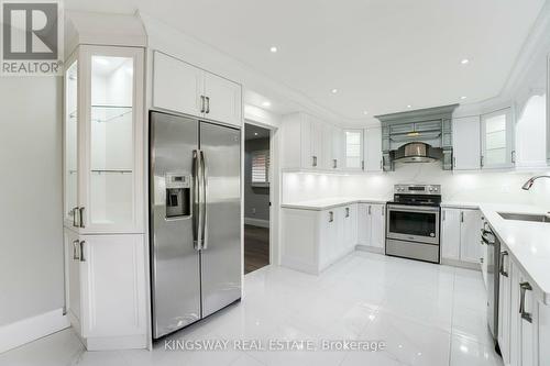 1136 Springwater Crescent, Mississauga, ON - Indoor Photo Showing Kitchen With Upgraded Kitchen