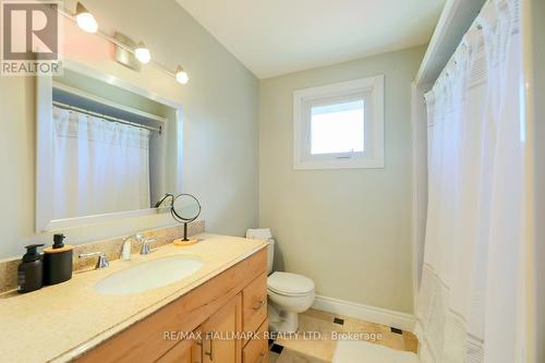 2429 Cliff Road, Mississauga, ON - Indoor Photo Showing Bathroom