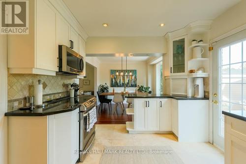 2429 Cliff Road, Mississauga, ON - Indoor Photo Showing Kitchen