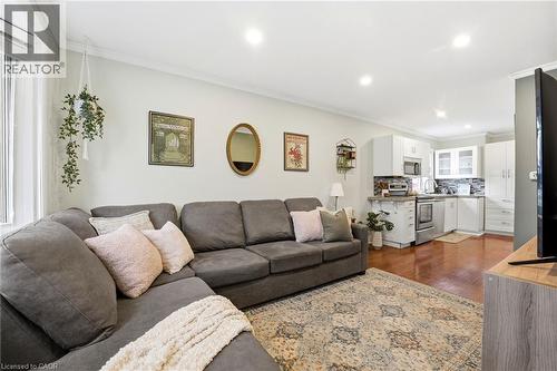 547 Cochrane Road, Hamilton, ON - Indoor Photo Showing Living Room
