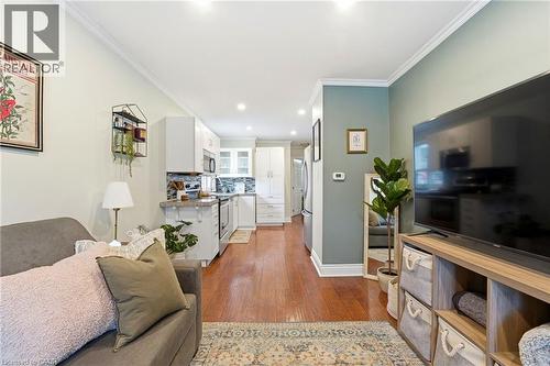 547 Cochrane Road, Hamilton, ON - Indoor Photo Showing Living Room